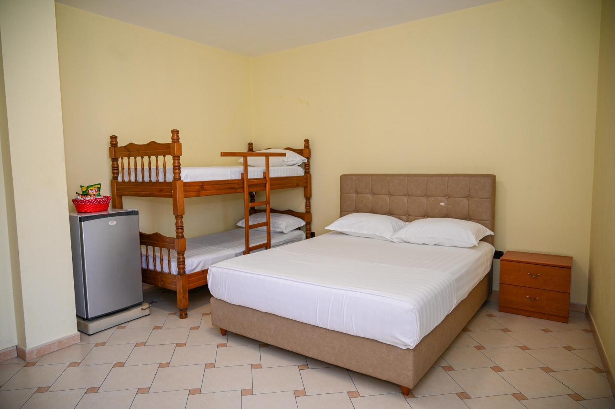 Hotel Vila Emes Durres Exterior photo
