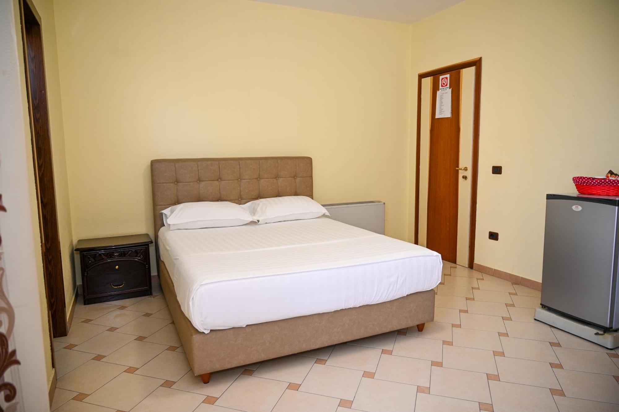 Hotel Vila Emes Durres Exterior photo