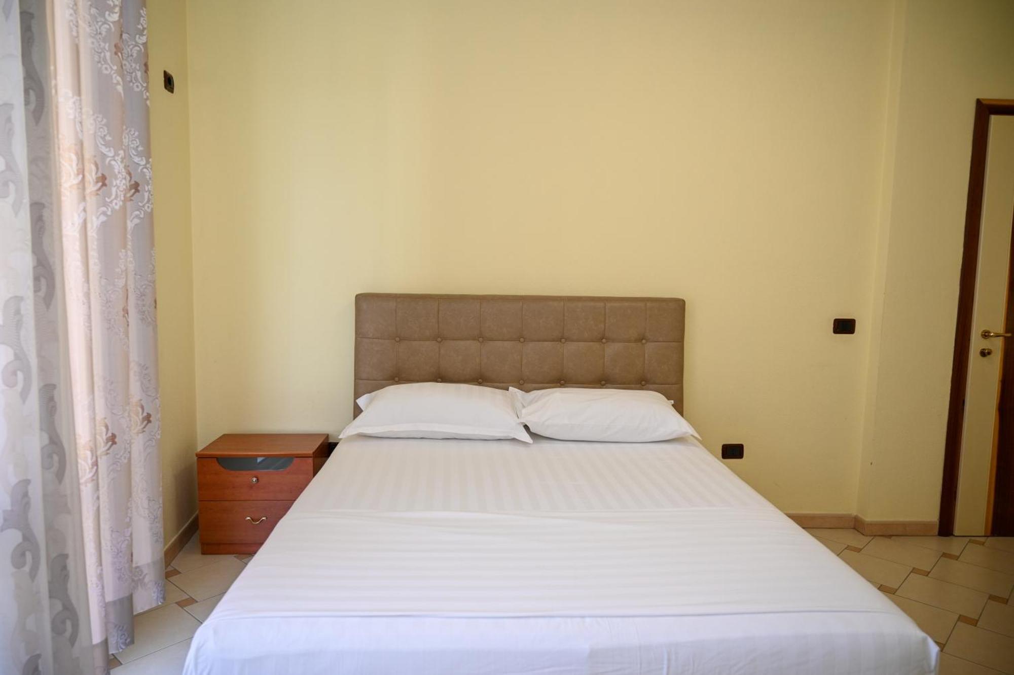 Hotel Vila Emes Durres Room photo
