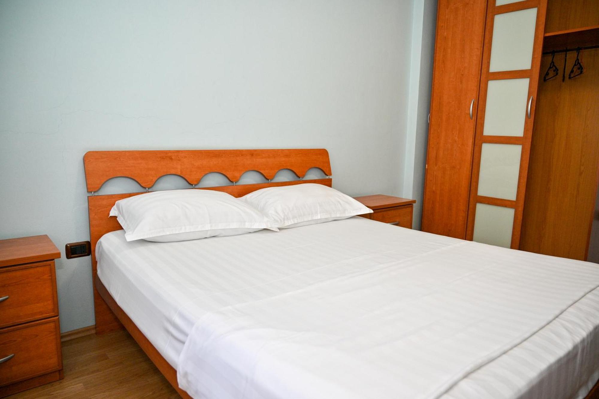 Hotel Vila Emes Durres Exterior photo